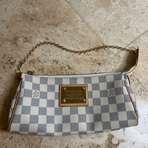 Louis Vuitton
Eva Damier Azur Clutch
10"L x 2"W x 5"H - Picture 1 of 5